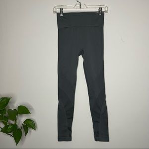 Zyia Active Grid Performance Hi-Rise 7/8 Seamless Leggings Gray Size Med…